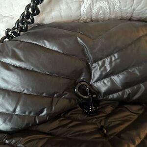 Chic Black Quilted Shoulder Bag with Chain Strap
Brand new
